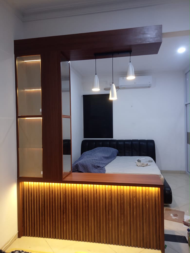 Partisi Ruang & Island Desk