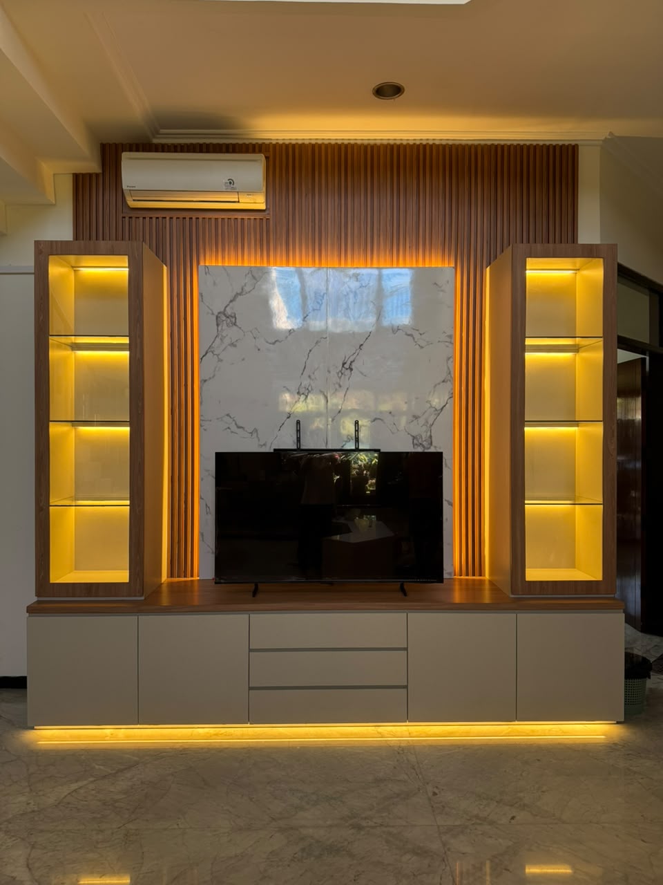 Living Room oleh Ltudo Interior