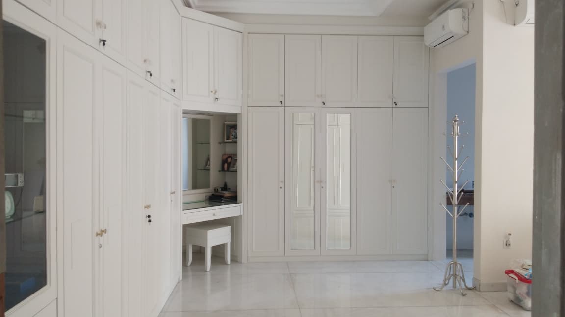 Walk-In Closet Storage Organizer